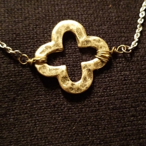 Envious Clover Necklace - Picture 3 of 8